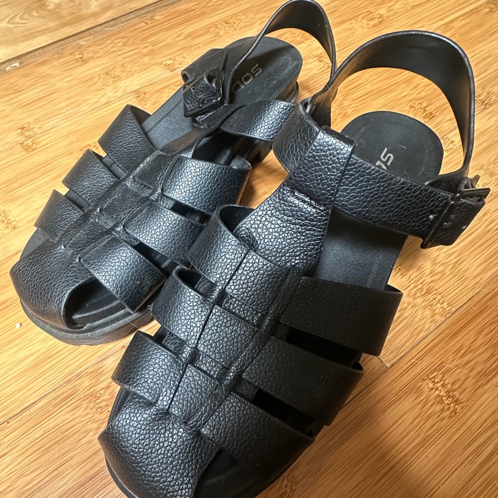 Soda Black Sandals